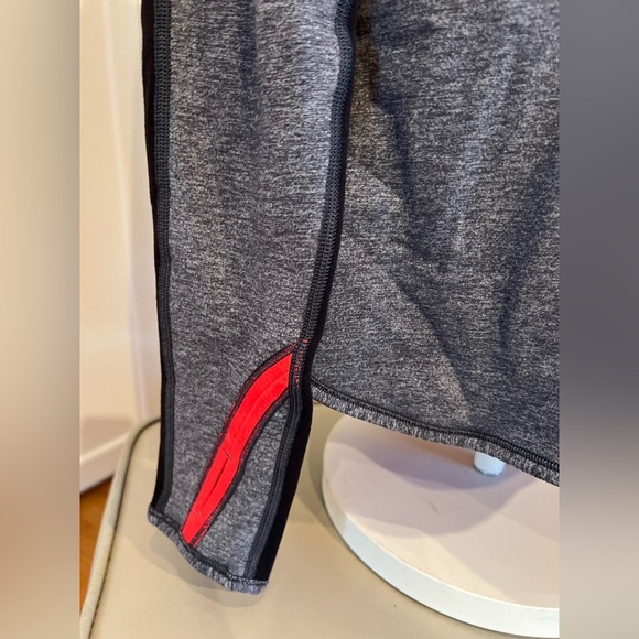 Lululemon Long-sleeved top, estimated size 12 - Picture 3 of 7